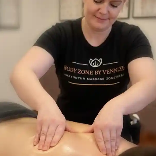 Tina masserer herre